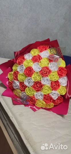 Букет цветов из атласных лент