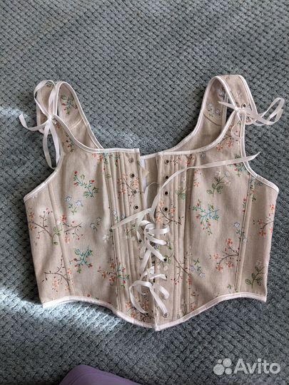 Очень красивый корсет на шнуровке размер 46-48