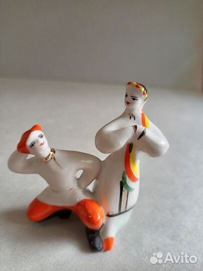 Фарфоровая статуэтка лфз утка. Русский перепляс