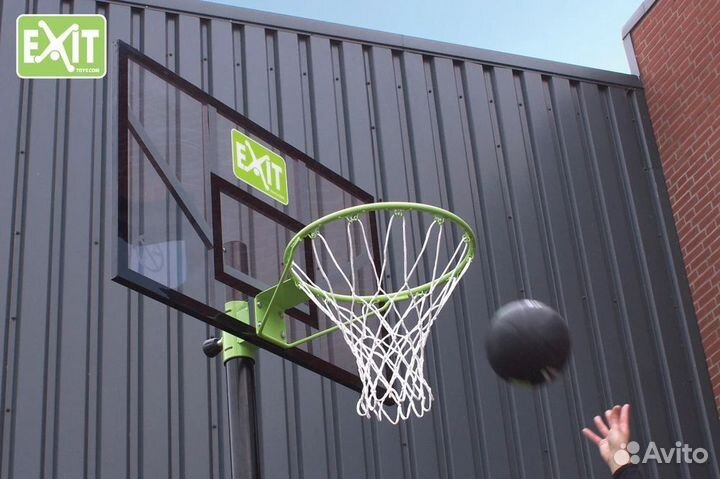 Баскетбольная стойка с кольцом