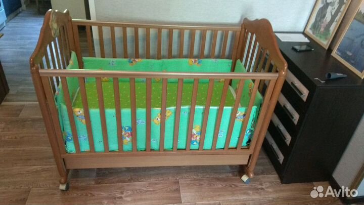 Детская кроватка