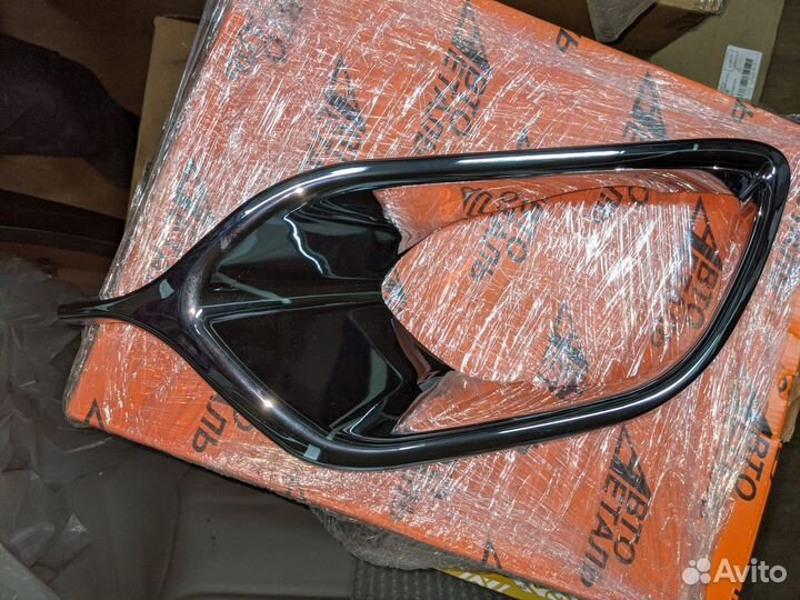 Молдинг решетки переднего бампера хром левый Logan