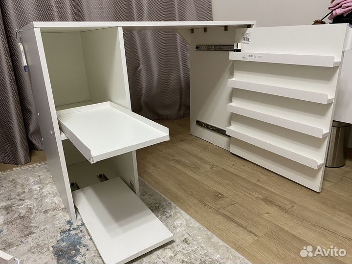 Маникюрный стол