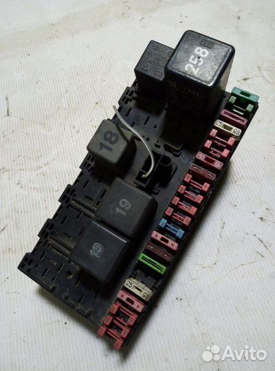 Блок предохранителей Volkswagen Transporter Т4 1