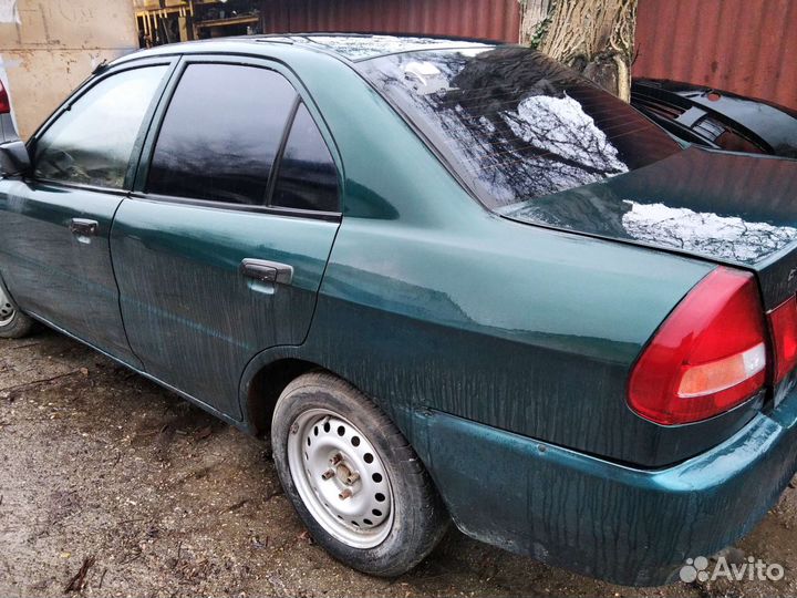 Разбор на запчасти Mitsubishi Lancer 1996