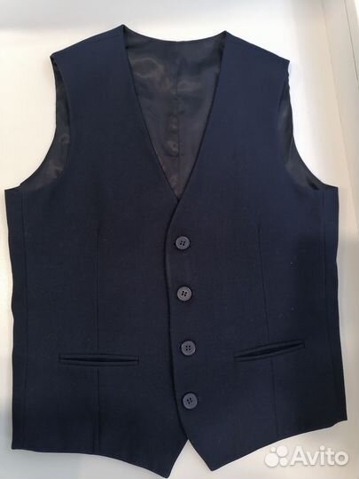 Продам жилет для мальчика 128-134