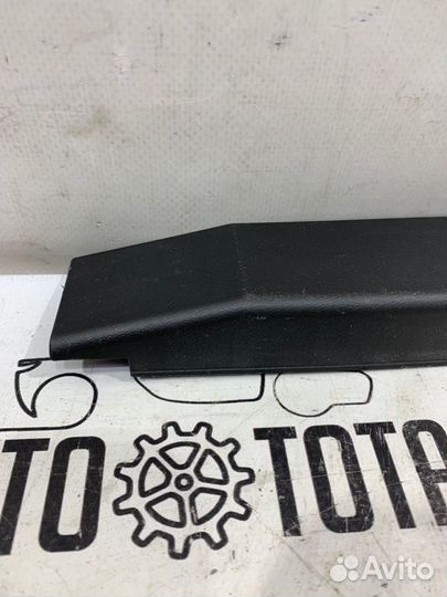 Направляющая люка правая Nissan Patrol Y61 RD28