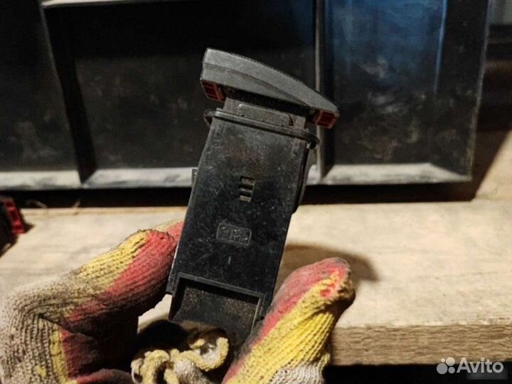 Кнопка аварийной сигнализации Kia Spectra