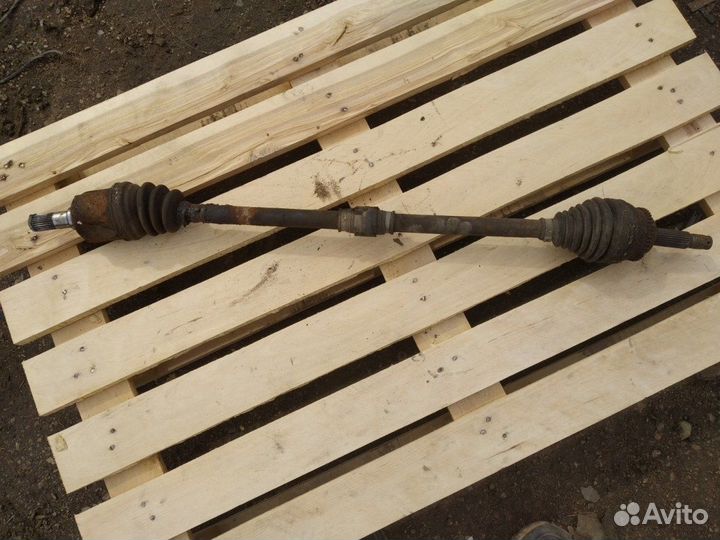 Полуось (привод) передний левый Mitsubishi Galant