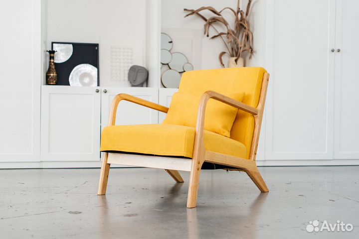 Кресло из дерева