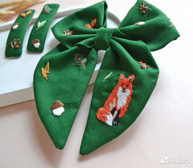 Бантики и заколки с вышивкой ручной работы