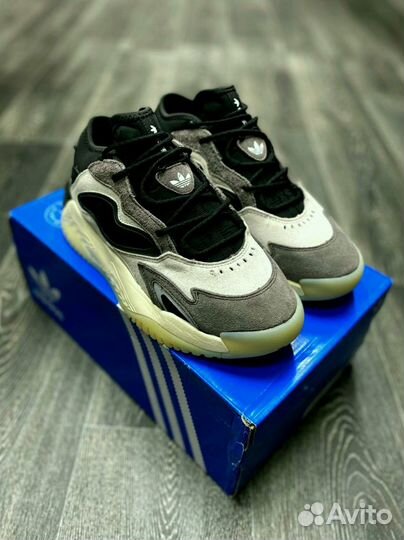 Кроссовки Adidas