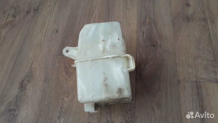 Бачок омывателя Toyota Corolla 120 2003