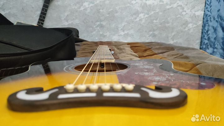 Электроакустическая гитара Gibson J200