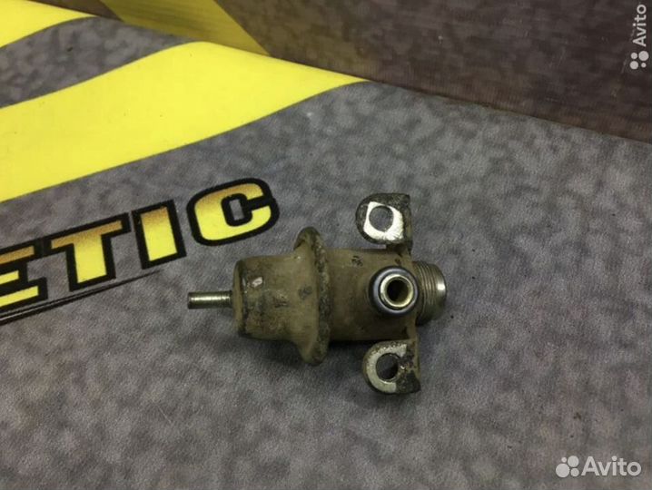 Клапан Регулятор давления топлива 2112 2108-10