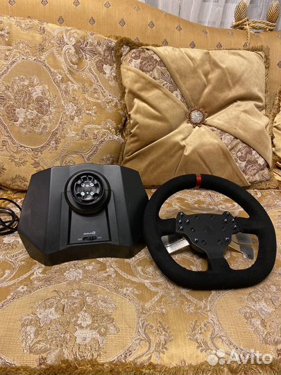 Игровой руль с педалями