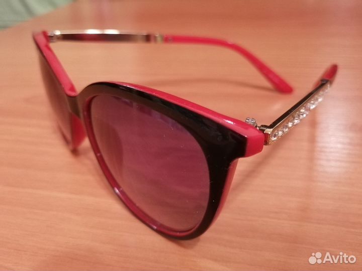 Солнечные очки женские