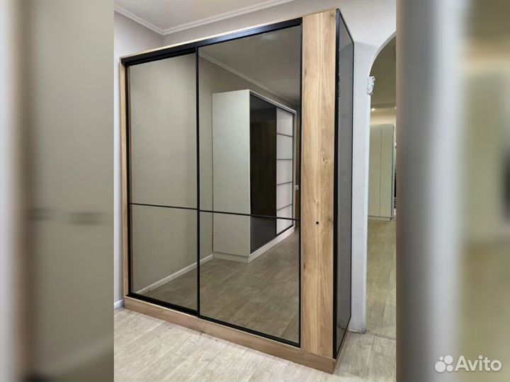 Шкаф с зеркалом