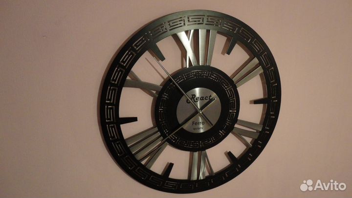 Часы с греческим орнаментом(меандр) 500 мм React