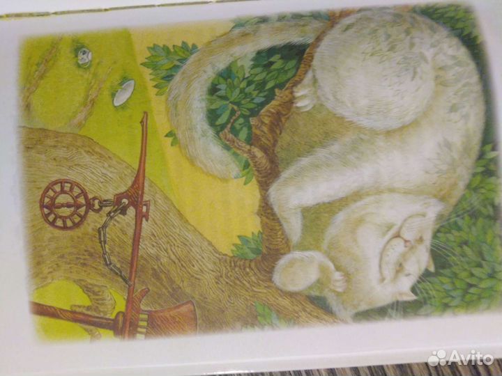 Алиса в стране чудес книга