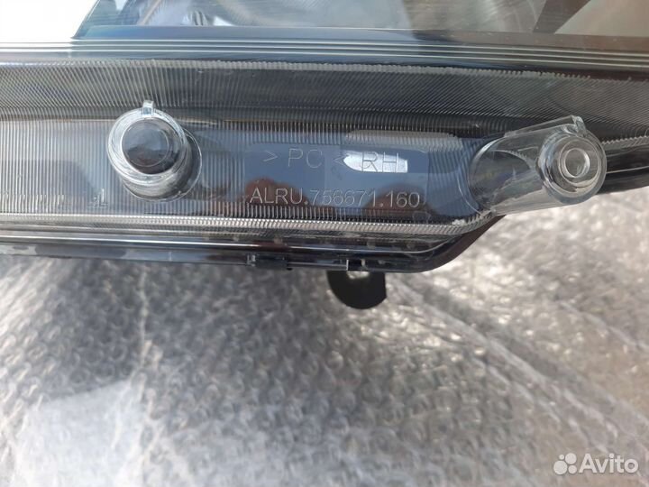 Фара Renault Logan