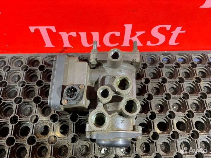 Кран управления тормозами прицепа