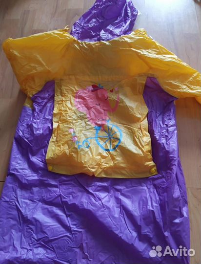 Плащ дождевик и резиновые сапоги