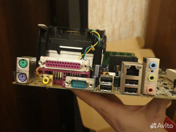 Материнская плата с процессором и памятью