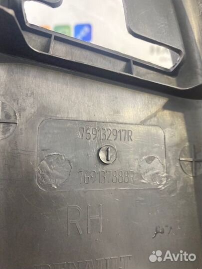 Накладка на стойку внутренняя правая LADA Largus