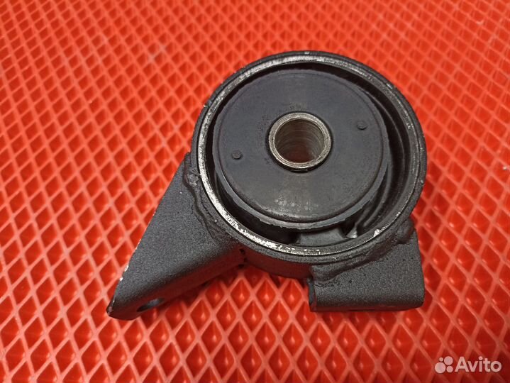 Опора двигателя передняя Hyundai Accent