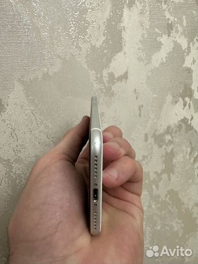 iPhone SE, 128 ГБ