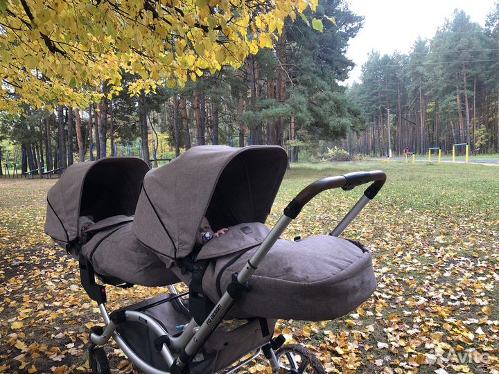 Коляска для двойни, погодок