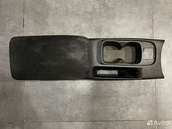 Подлокотник mitsubishi lancer 9