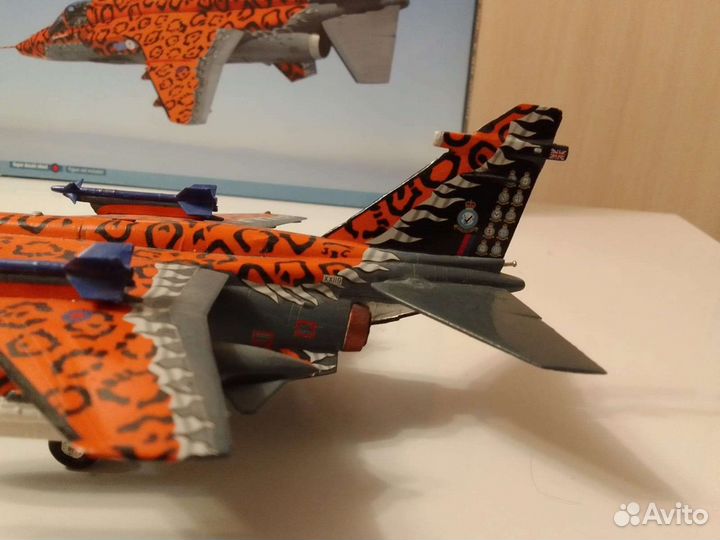 Модель самолета пластик 1/72