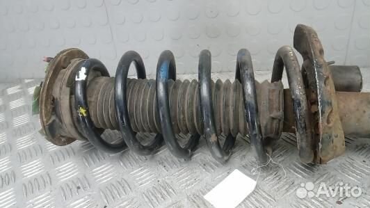 Стойка задняя левая land rover freelander 2 (6NK09K501)