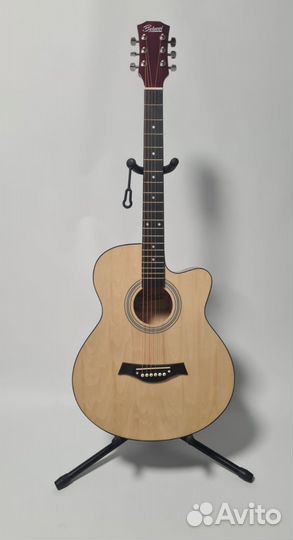 Полноразмерная акустическая гитара