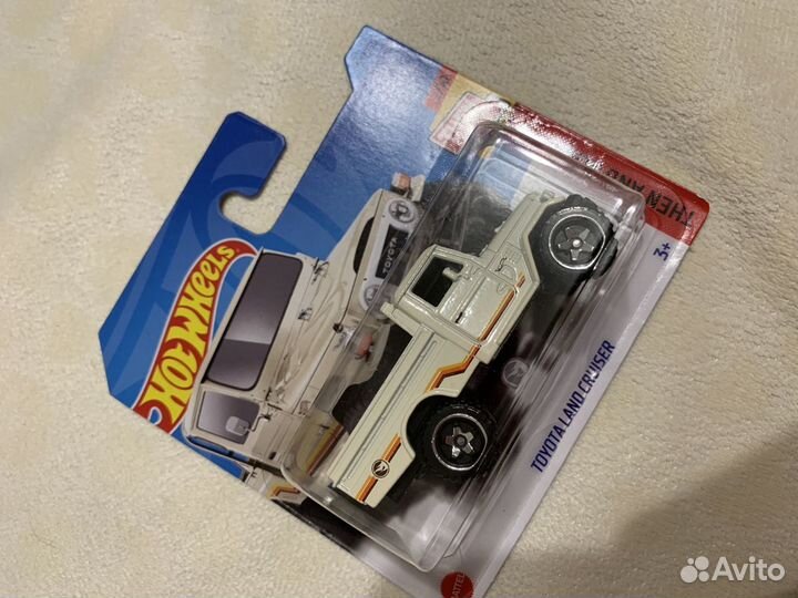 Машинка Hot Wheels Toyota Land Cruiser Ivory