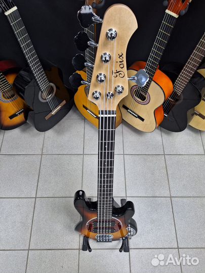Бас-гитара 5 струн Новая