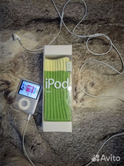 Apple socks iPod m9720G/B