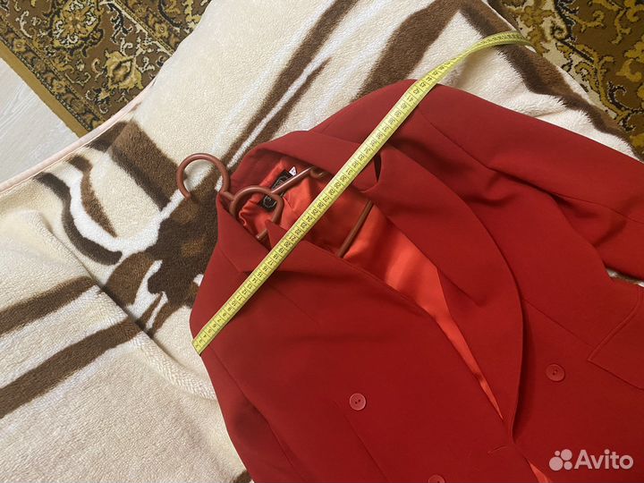 Костюм брючный золотой песок