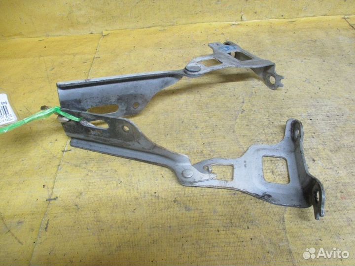 Петля капота Honda Fit hybrid GP5