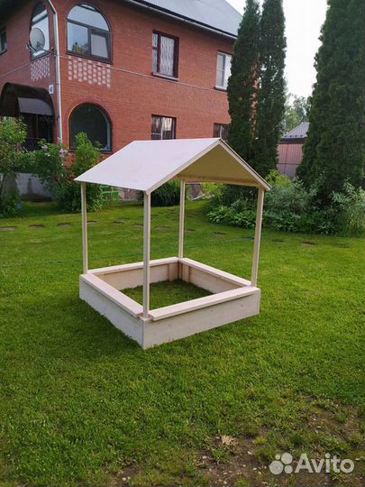 Детская песочница с крышей