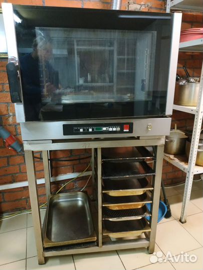 Пароконвектомат (печь) с подставкой