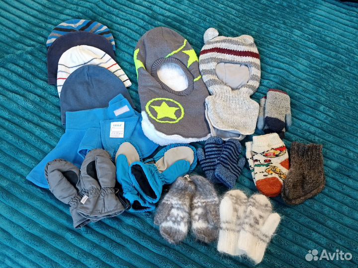 Зимние и осенние шапки, носки, варежки, манишка
