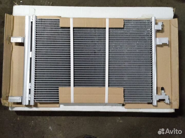 Радиатор кондиционера Chevrolet Cruze 570mm