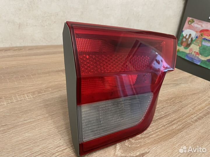 Фонарь левый в крышку багажника Jeep GC WK2