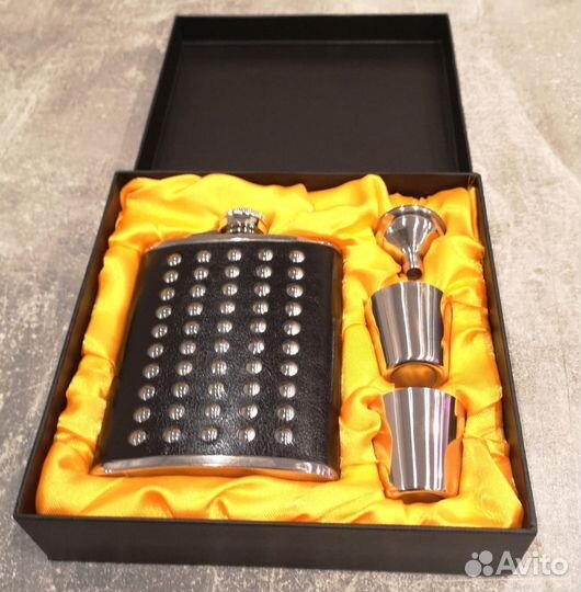 Фляжка с рюмками новая подарочная