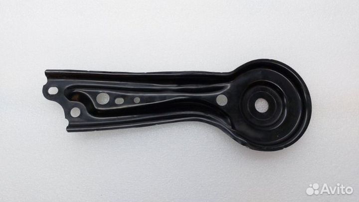 Кронштейн подрамника задний левый Toyota Camry