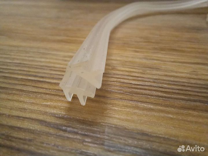 Уплотнитель для двери шкафа-купе