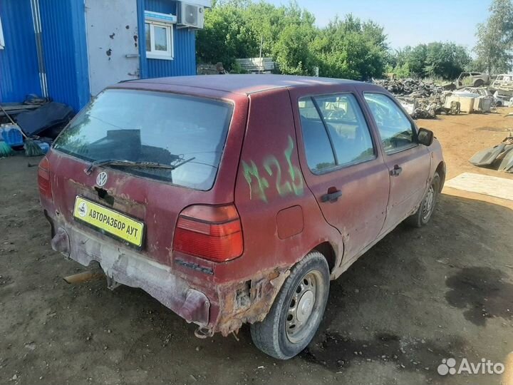 Фонарь задний правый Volkswagen golf 3 1.8 аам